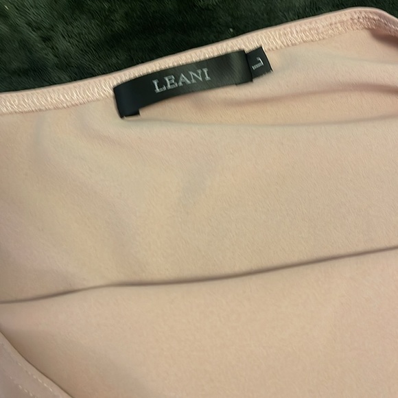 Worn once for a bridal shower. Very cute and flattering!! Size L no stains - Picture 3 of 3